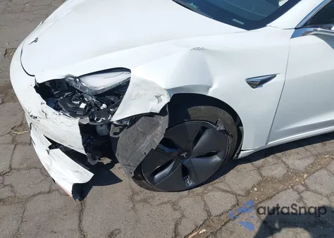 2020 Tesla Model 3 Long Range Dual Motor All-Wheel Drive z USA, uszkodzony, nr VIN 5YJ3E1EB4LF665861